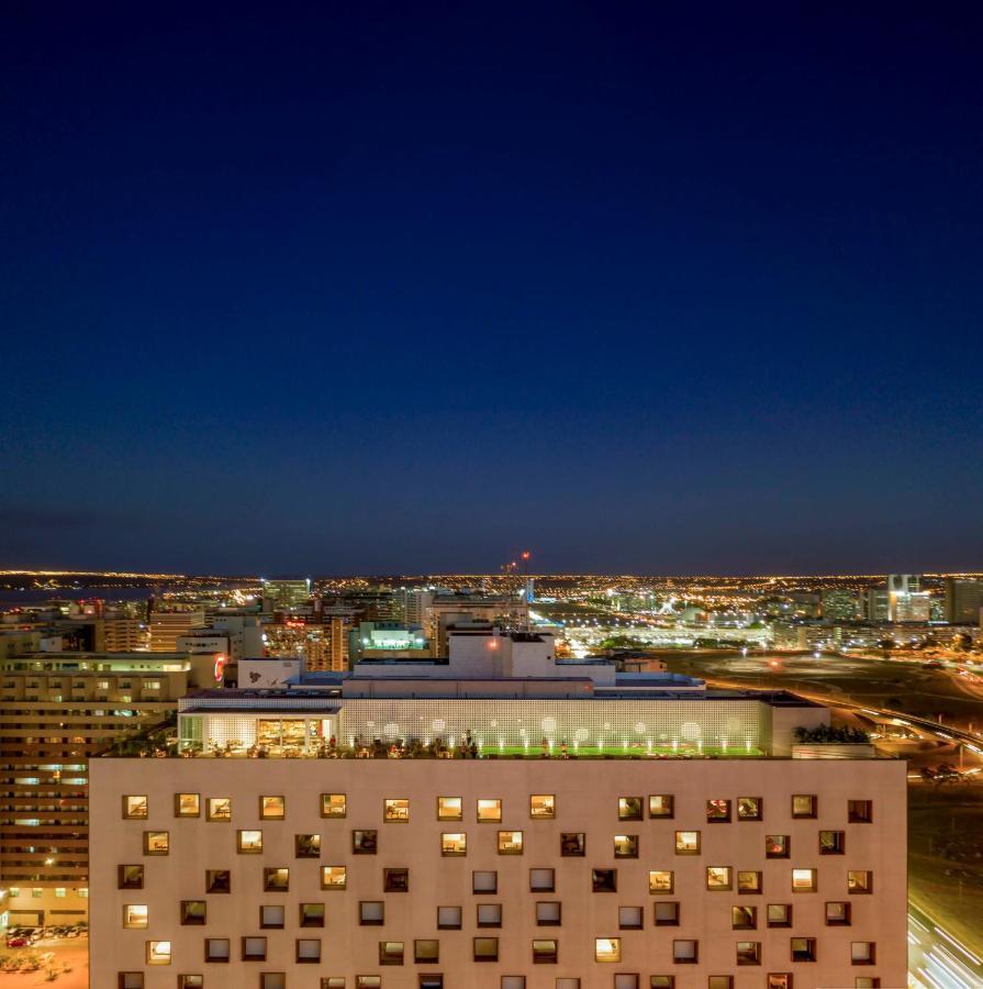 B Hotel 브라질리아 외부 사진 View of the building at night