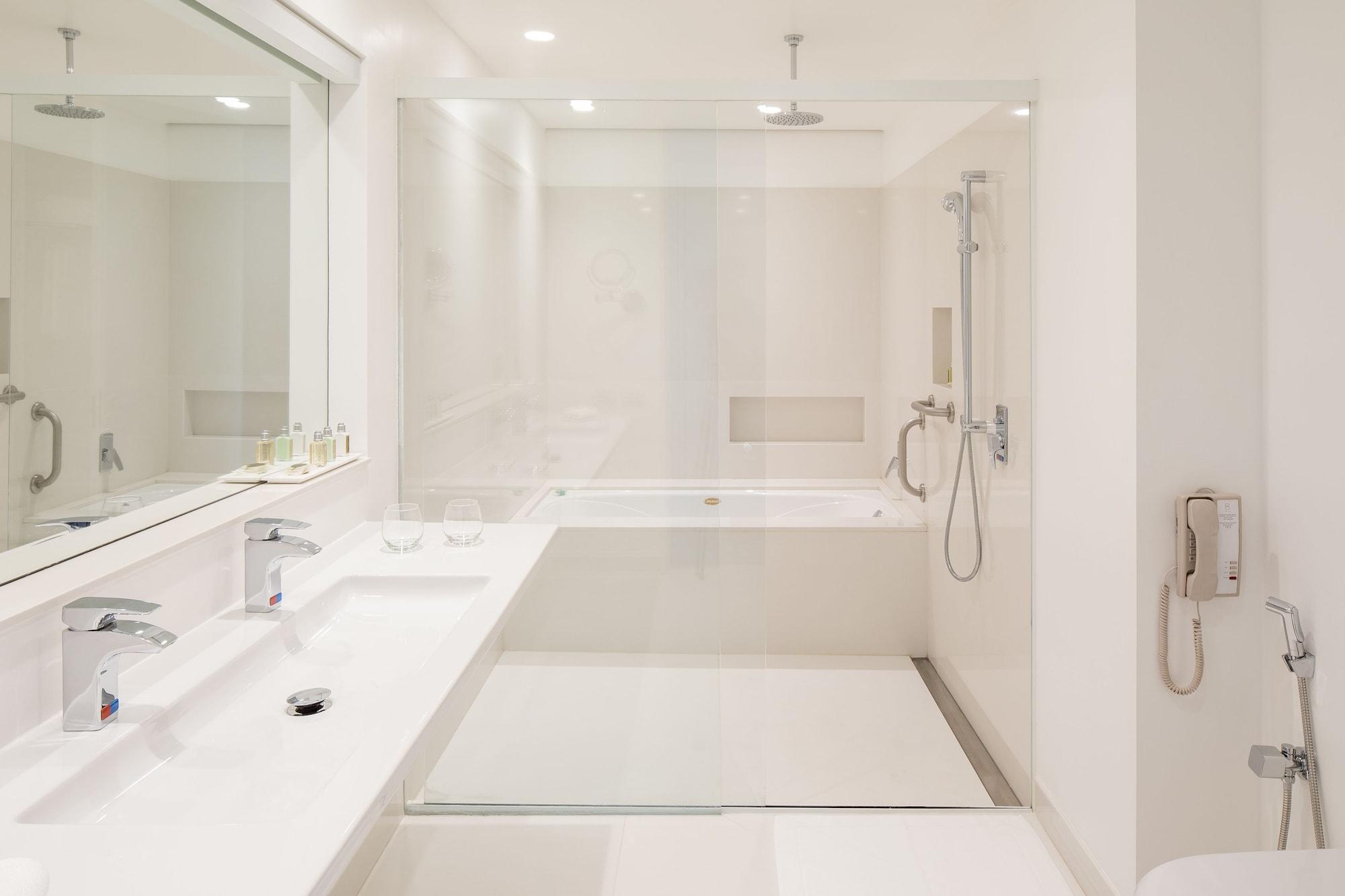 B Hotel 브라질리아 외부 사진 A wet room