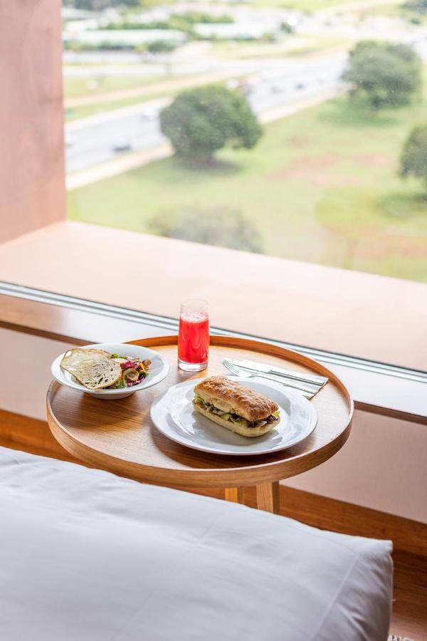 B Hotel 브라질리아 외부 사진 A typical breakfast