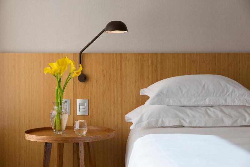 B Hotel 브라질리아 외부 사진 A wall-mounted lamp